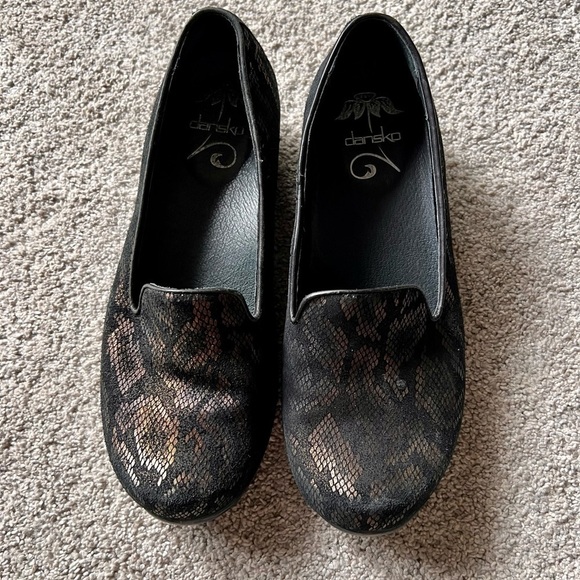 Dansko Women's Size 37 Olivia Leather Slip On Flats Snake Print Bronze/Black - Picture 2 of 5